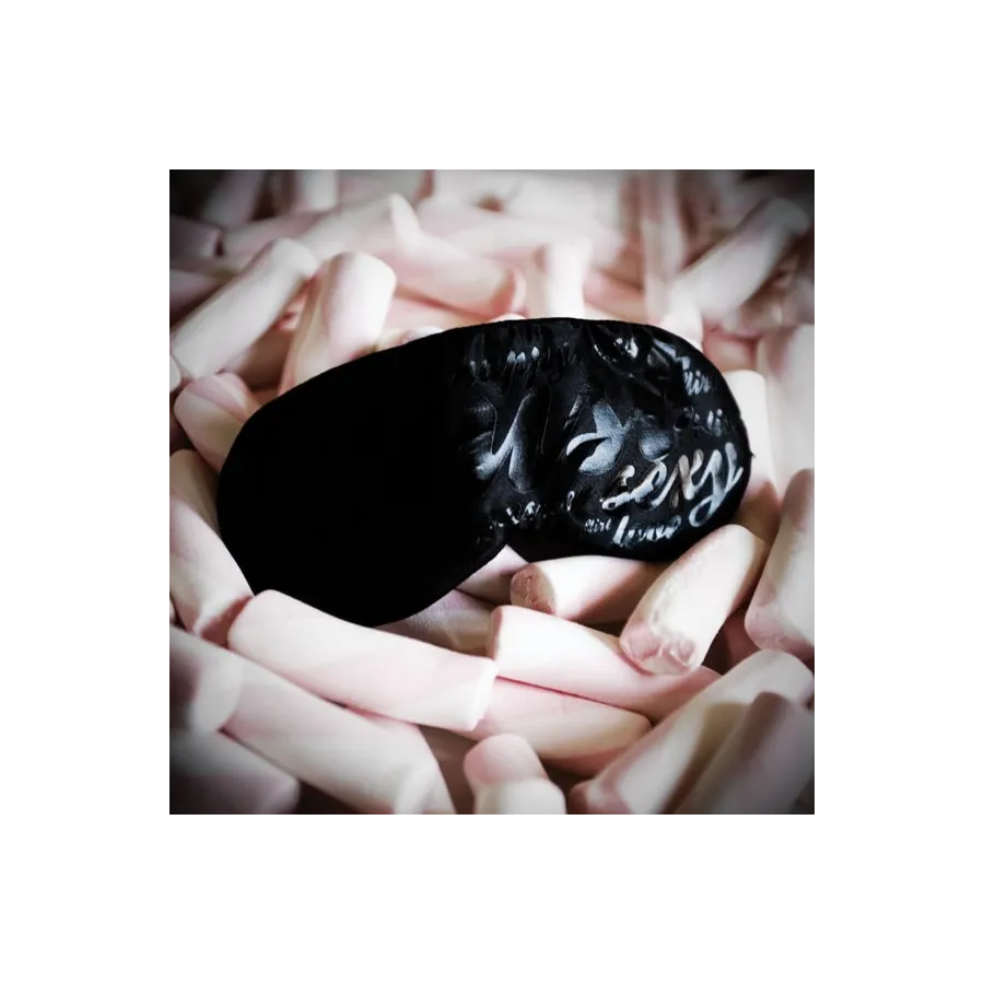 LES PETITS BONBONS BLIND PASSION MASK.