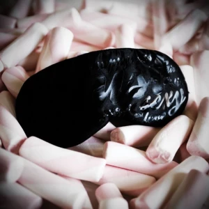 МАСКА ДЛЯ СЛЕПОЙ СТРАСТИ LES PETITS BONBONS.